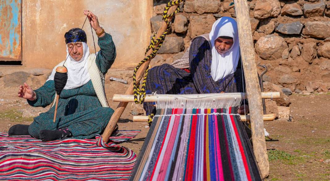 Diyarbakır’da asırlık yöntemle kilim dokuyor 12